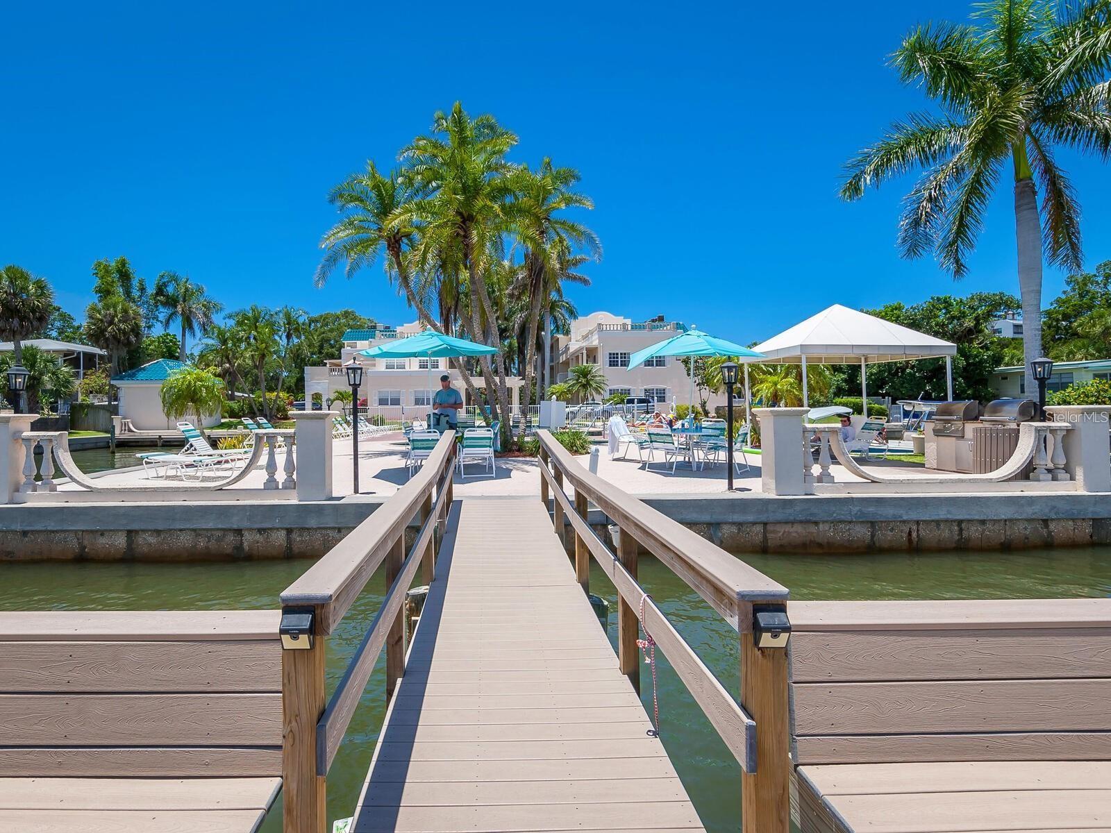 Image 34 of 39 For 5962 Midnight Pass Road 129