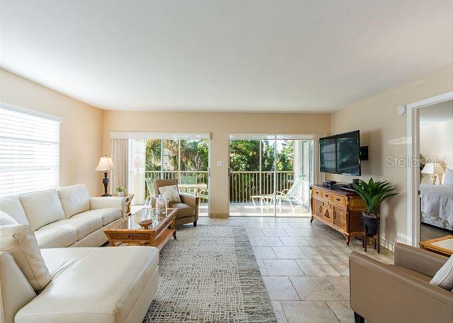 Image 8 of 39 For 5962 Midnight Pass Road 129