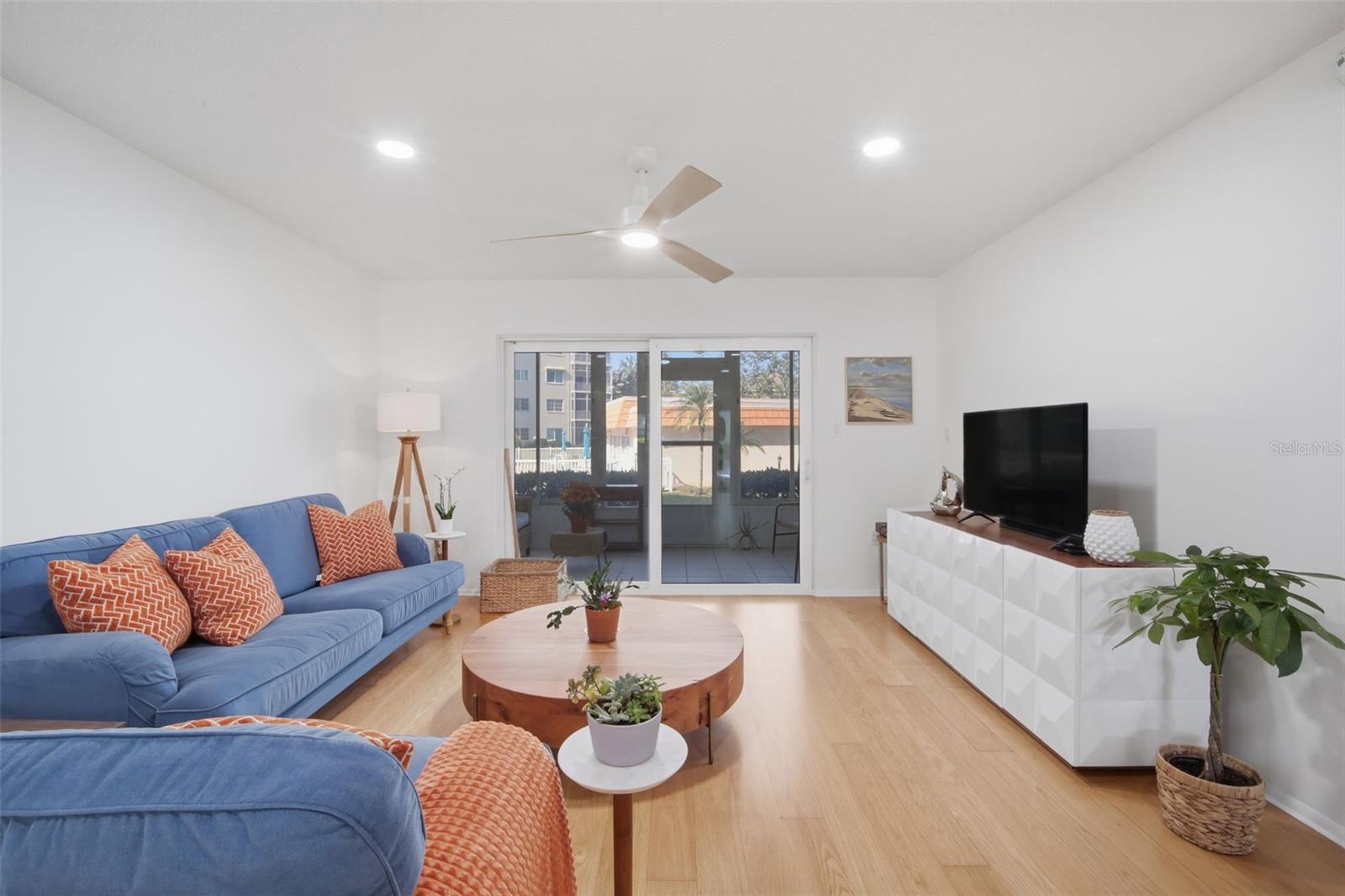 Image 15 of 49 For 1600 1st Avenue W 102a