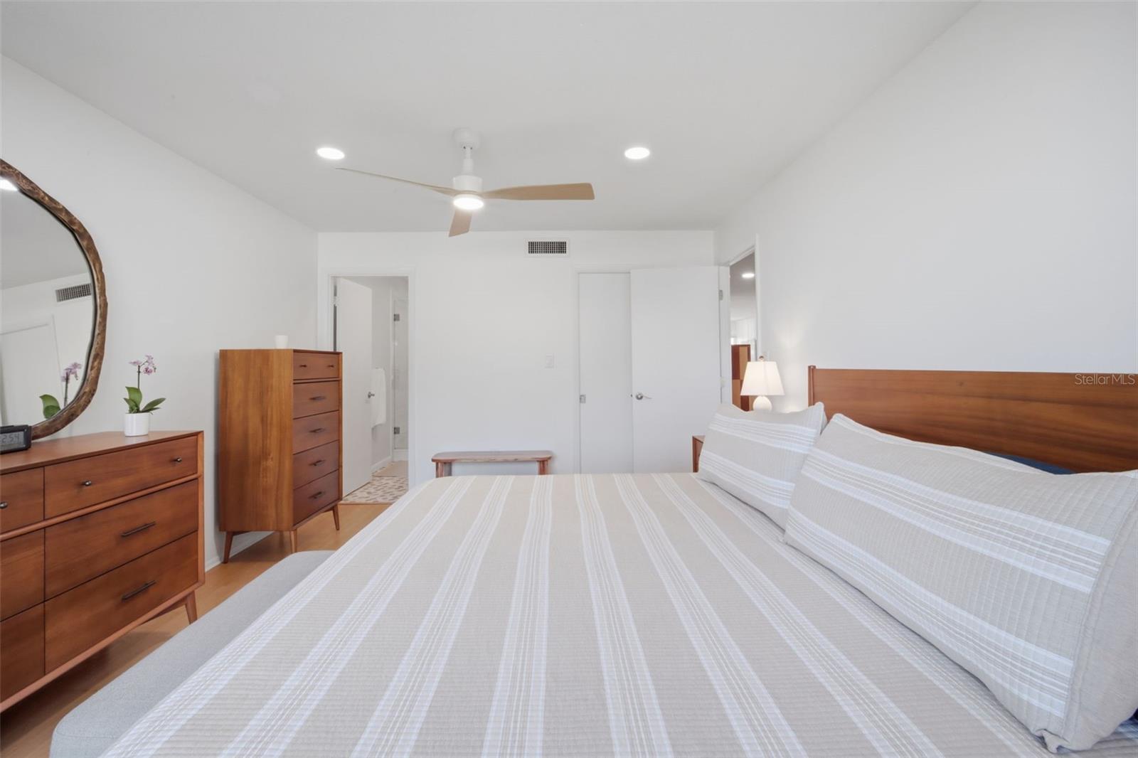 Image 24 of 49 For 1600 1st Avenue W 102a