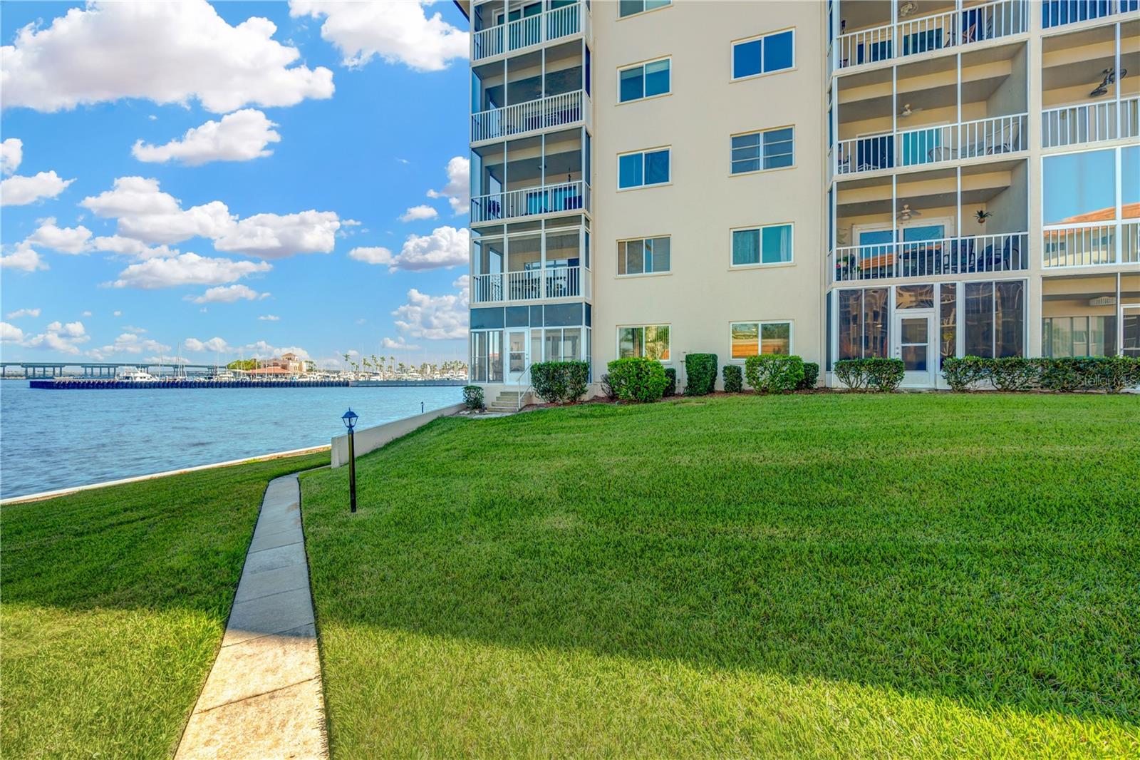 Image 36 of 49 For 1600 1st Avenue W 102a