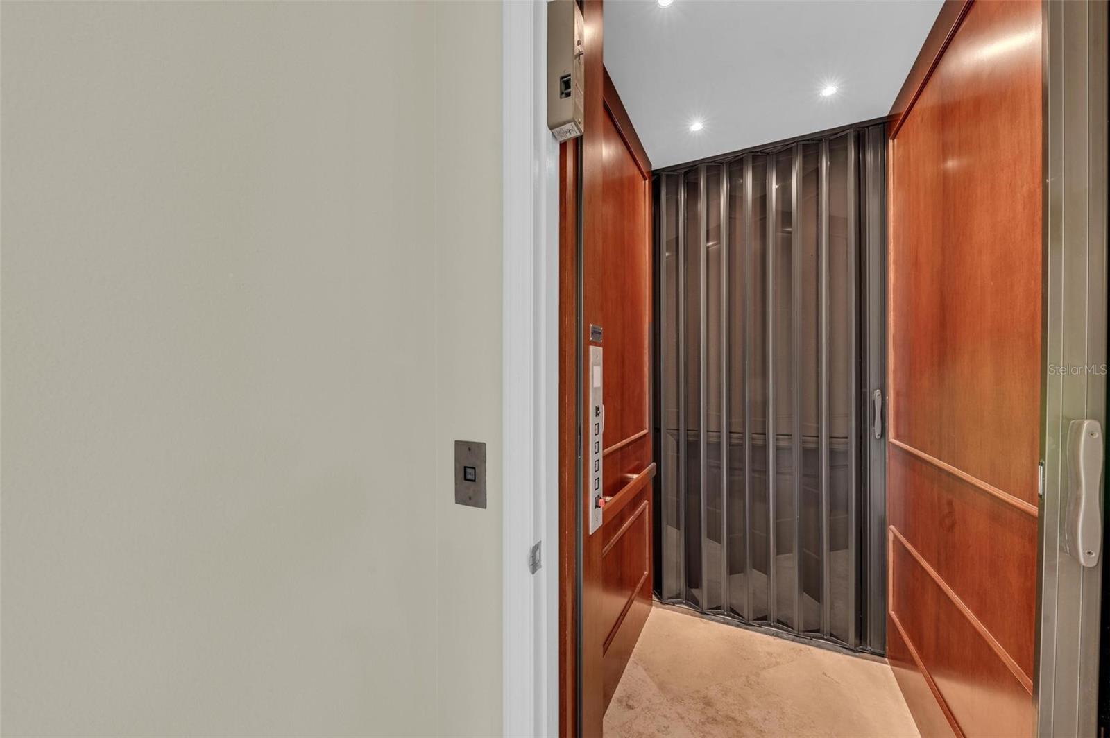 Image 34 of 79 For 550 Yardarm Lane