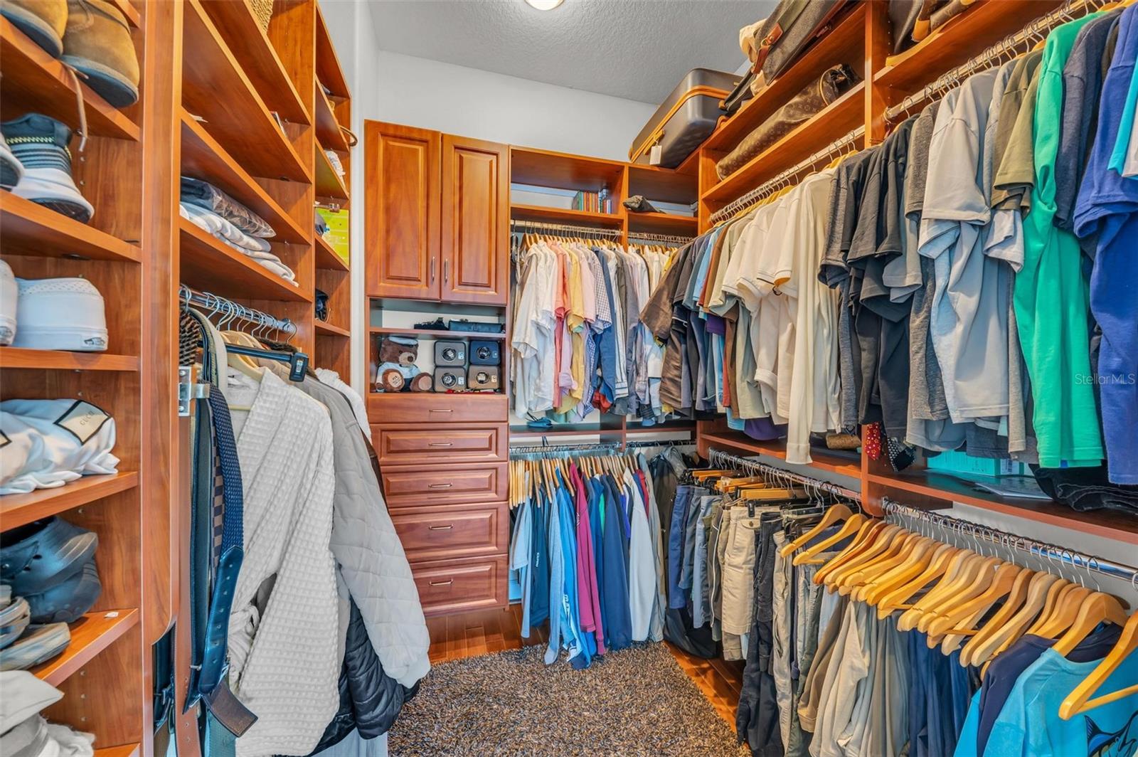 Image 42 of 79 For 550 Yardarm Lane