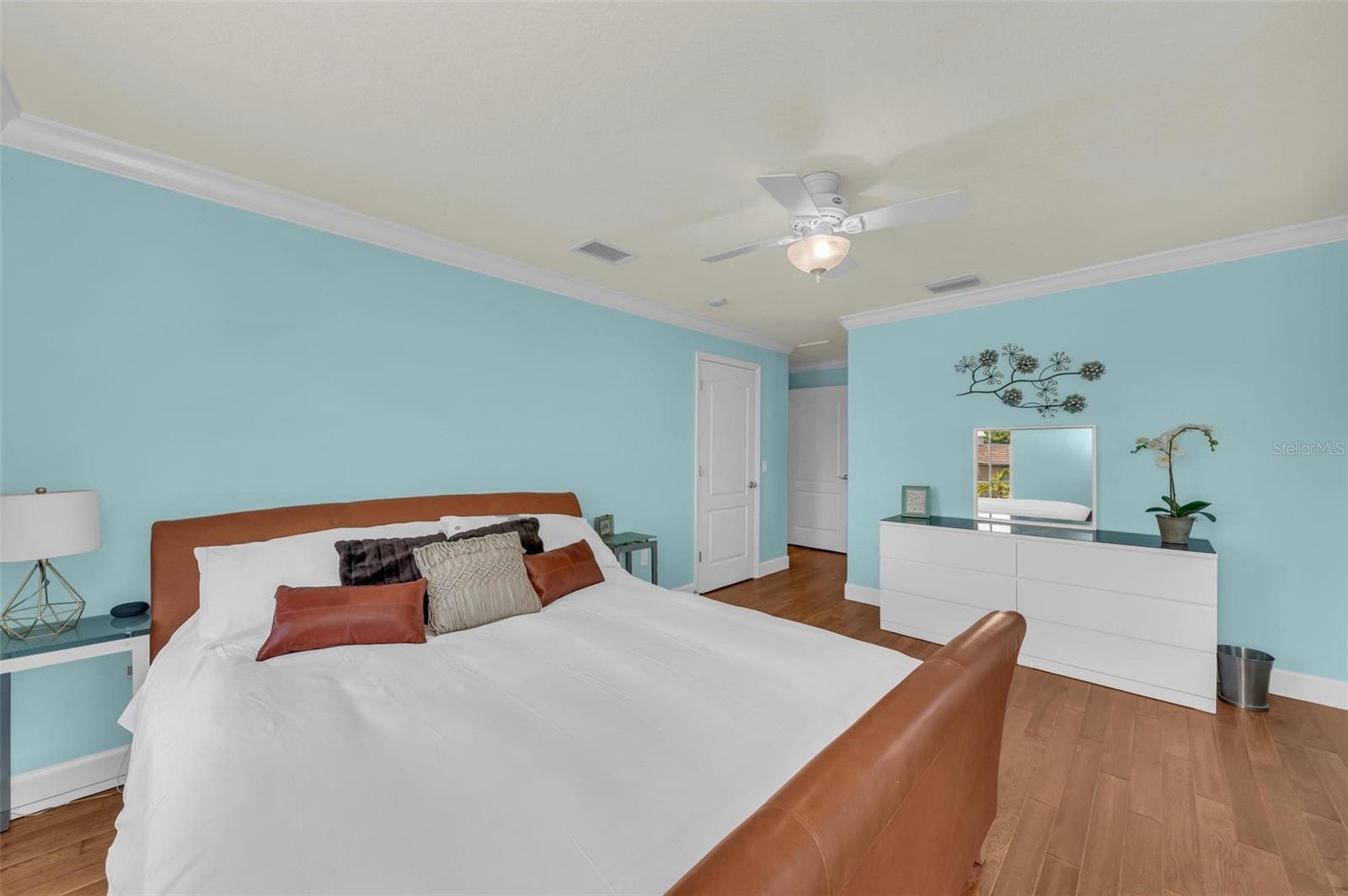 Image 52 of 79 For 550 Yardarm Lane