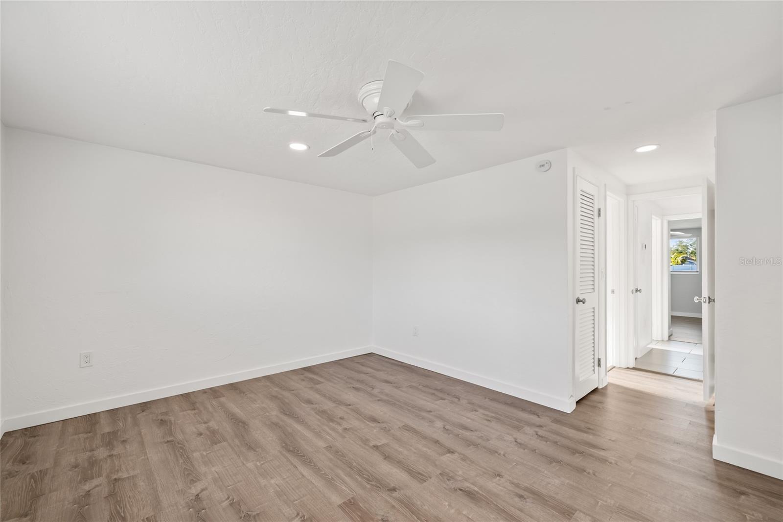 Image 15 of 31 For 2430 Post Road