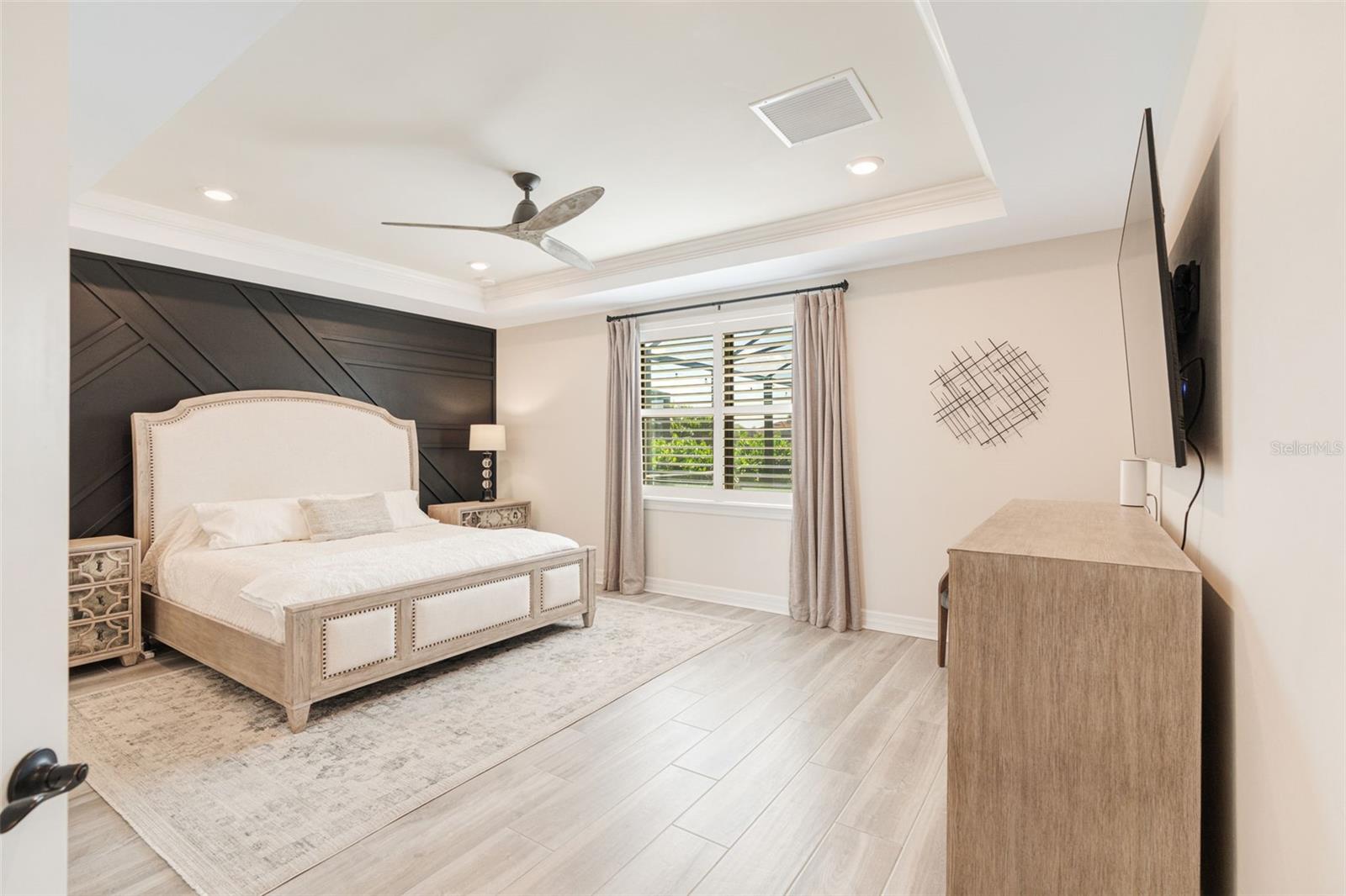 Image 18 of 52 For 13303 Rinella Street