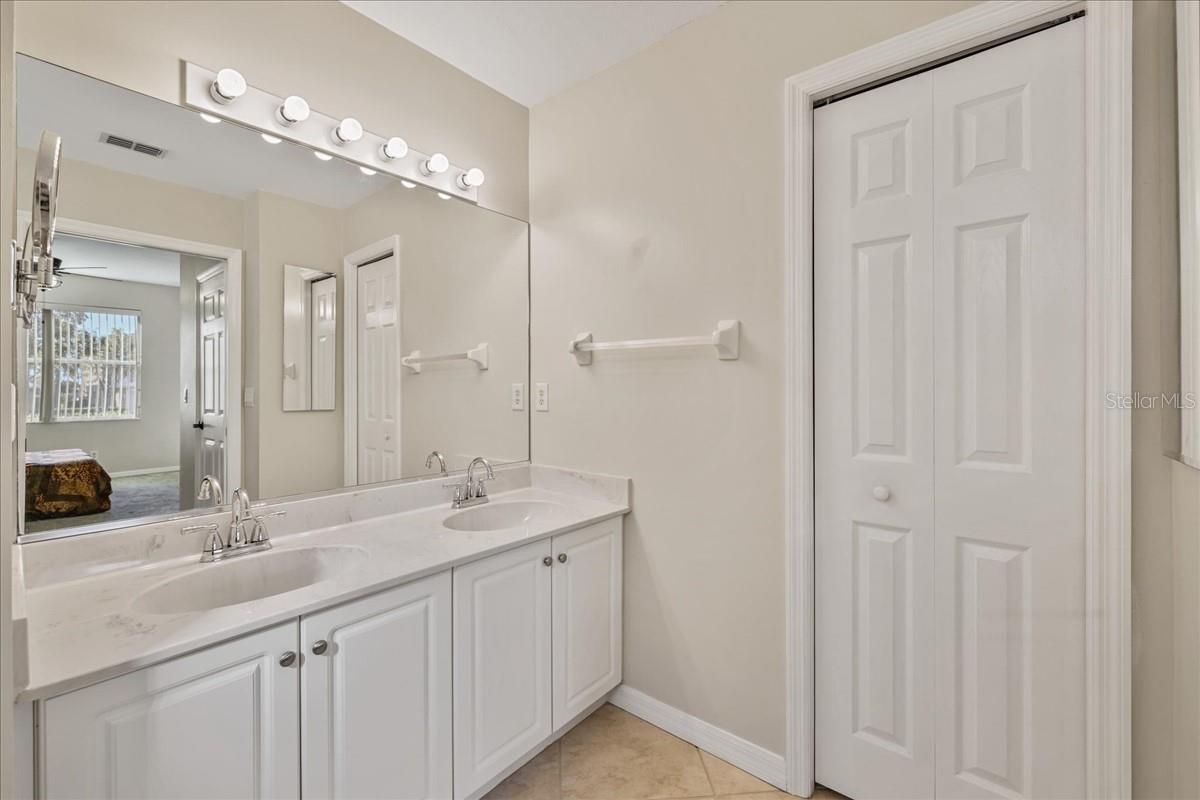 Image 15 of 43 For 2002 Bal Harbor Boulevard 912