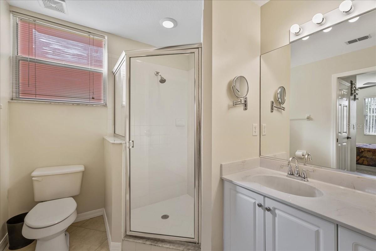 Image 19 of 43 For 2002 Bal Harbor Boulevard 912