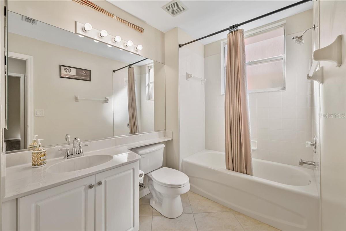 Image 25 of 43 For 2002 Bal Harbor Boulevard 912