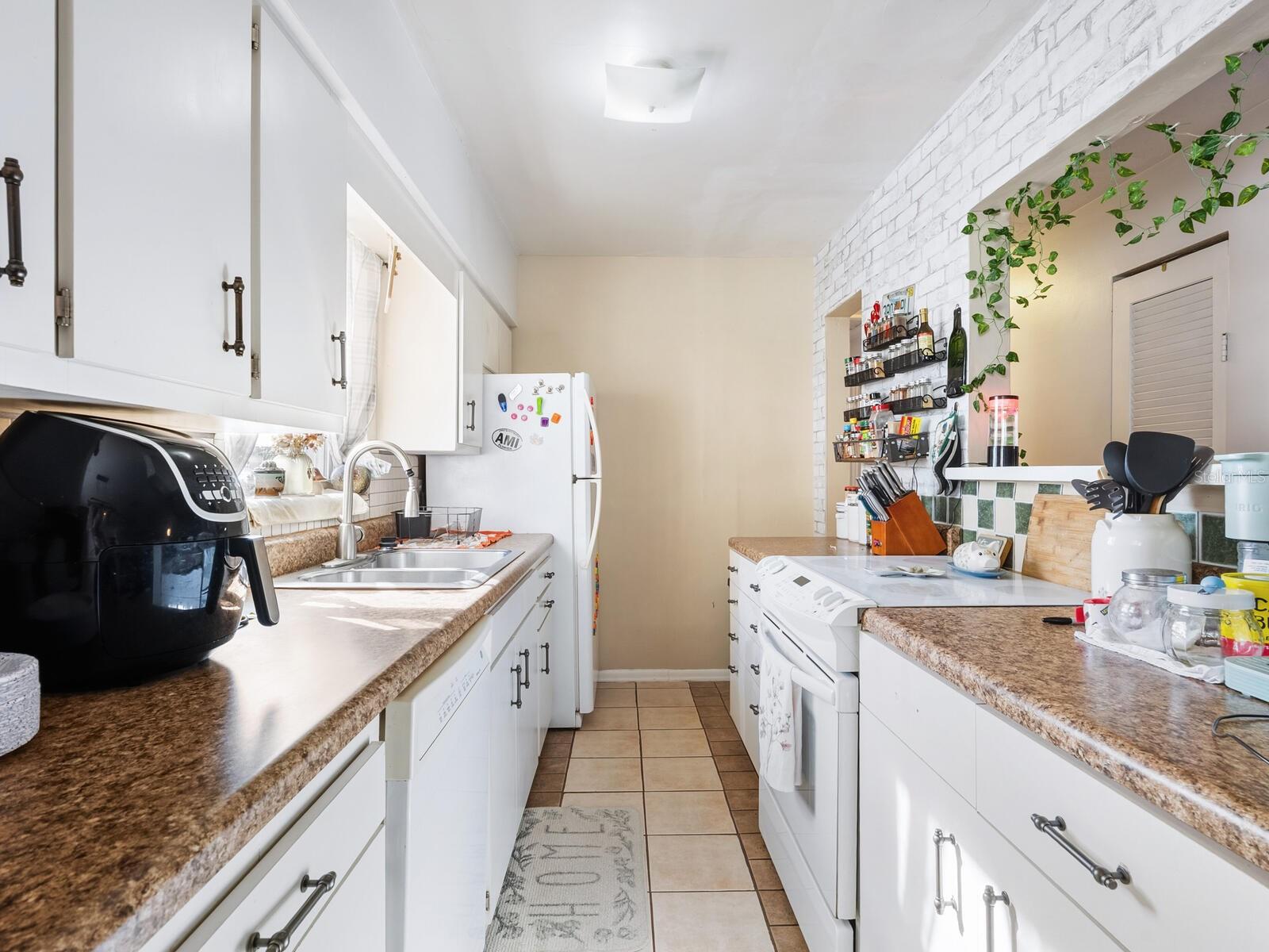 Image 10 of 39 For 1907 Harvard Avenue