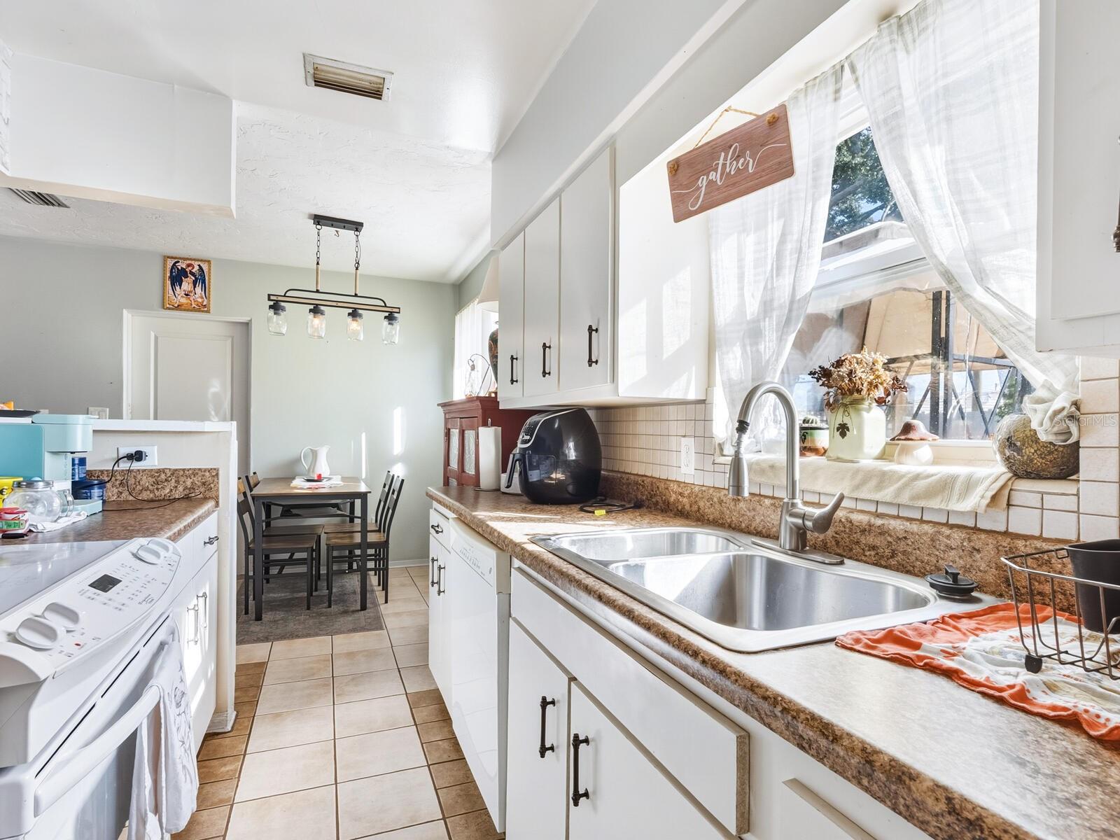 Image 12 of 39 For 1907 Harvard Avenue