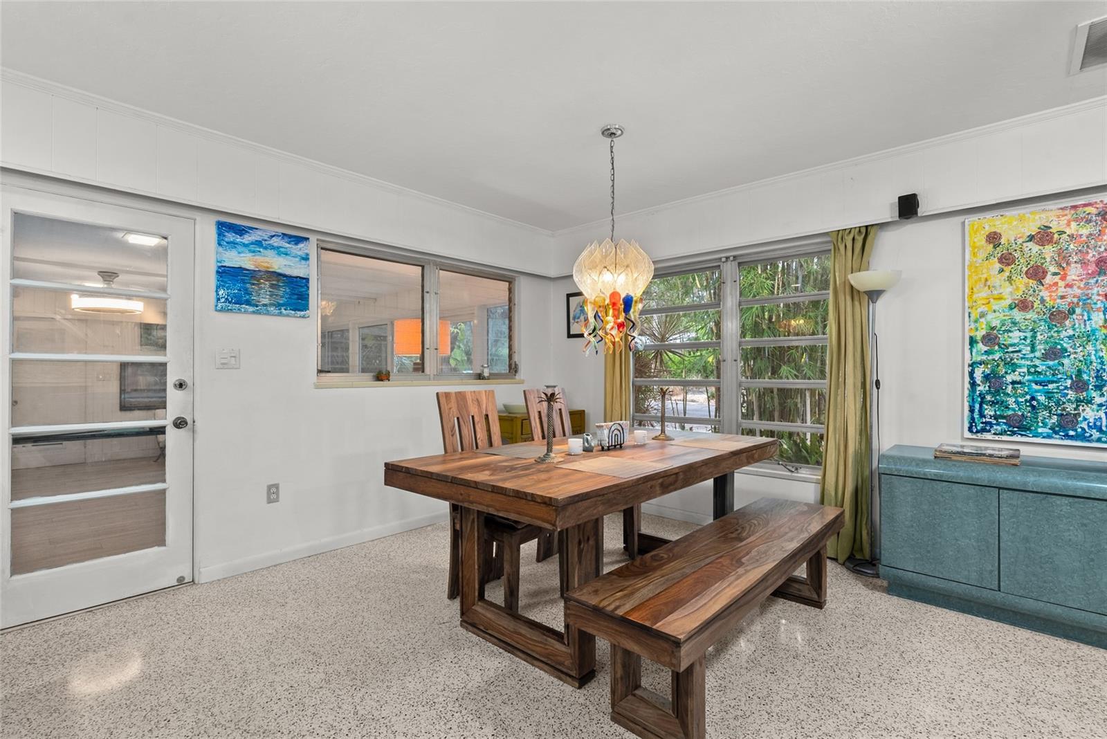 Image 11 of 30 For 2207 Hickory Avenue