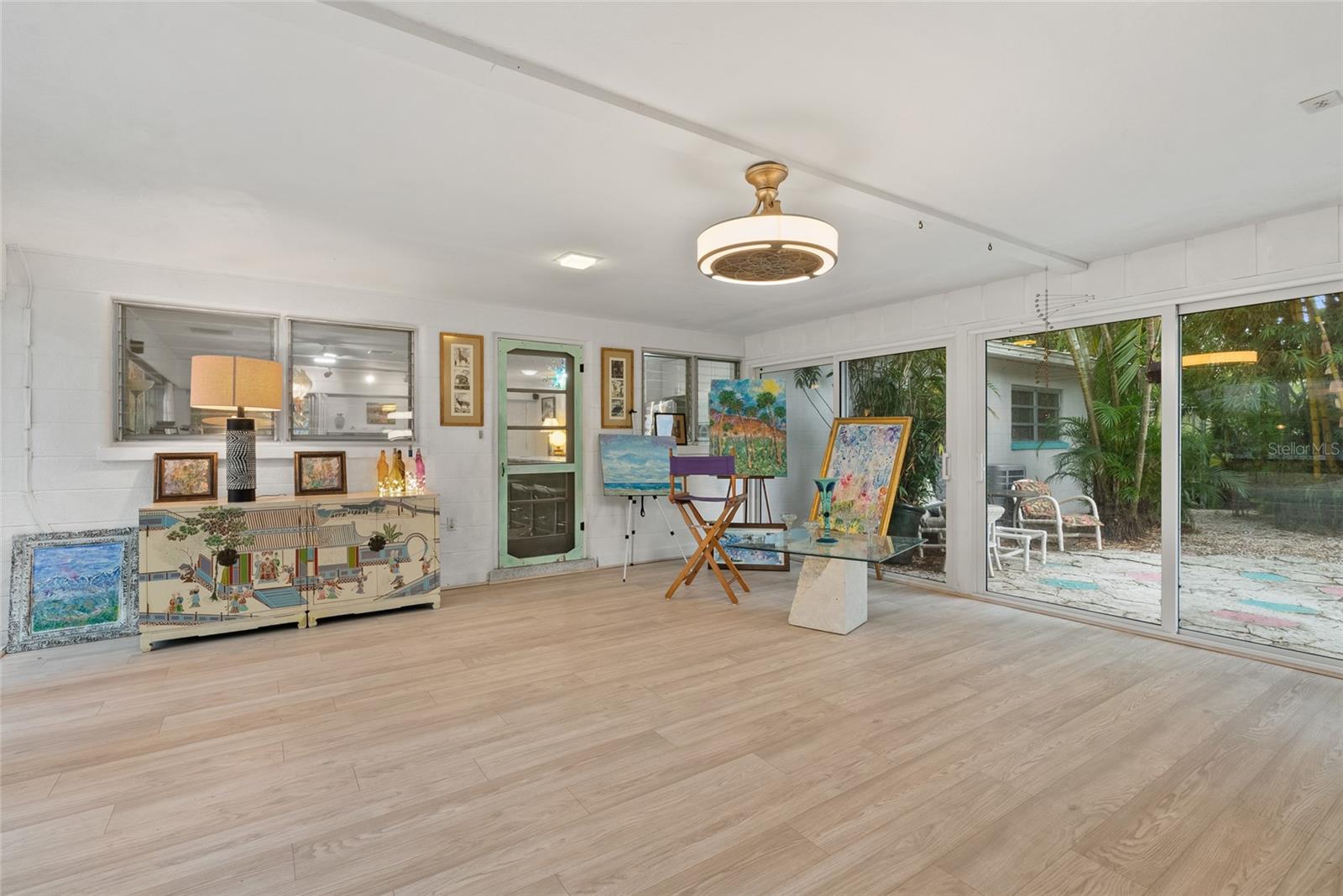 Image 12 of 30 For 2207 Hickory Avenue