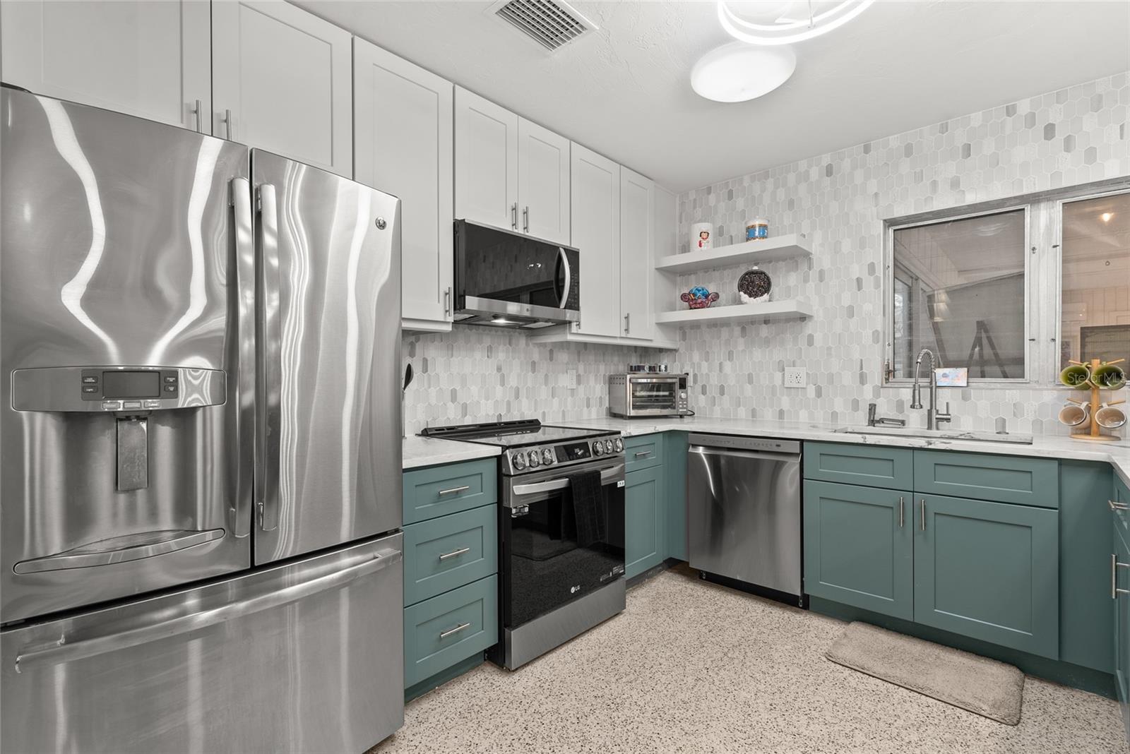 Image 8 of 30 For 2207 Hickory Avenue