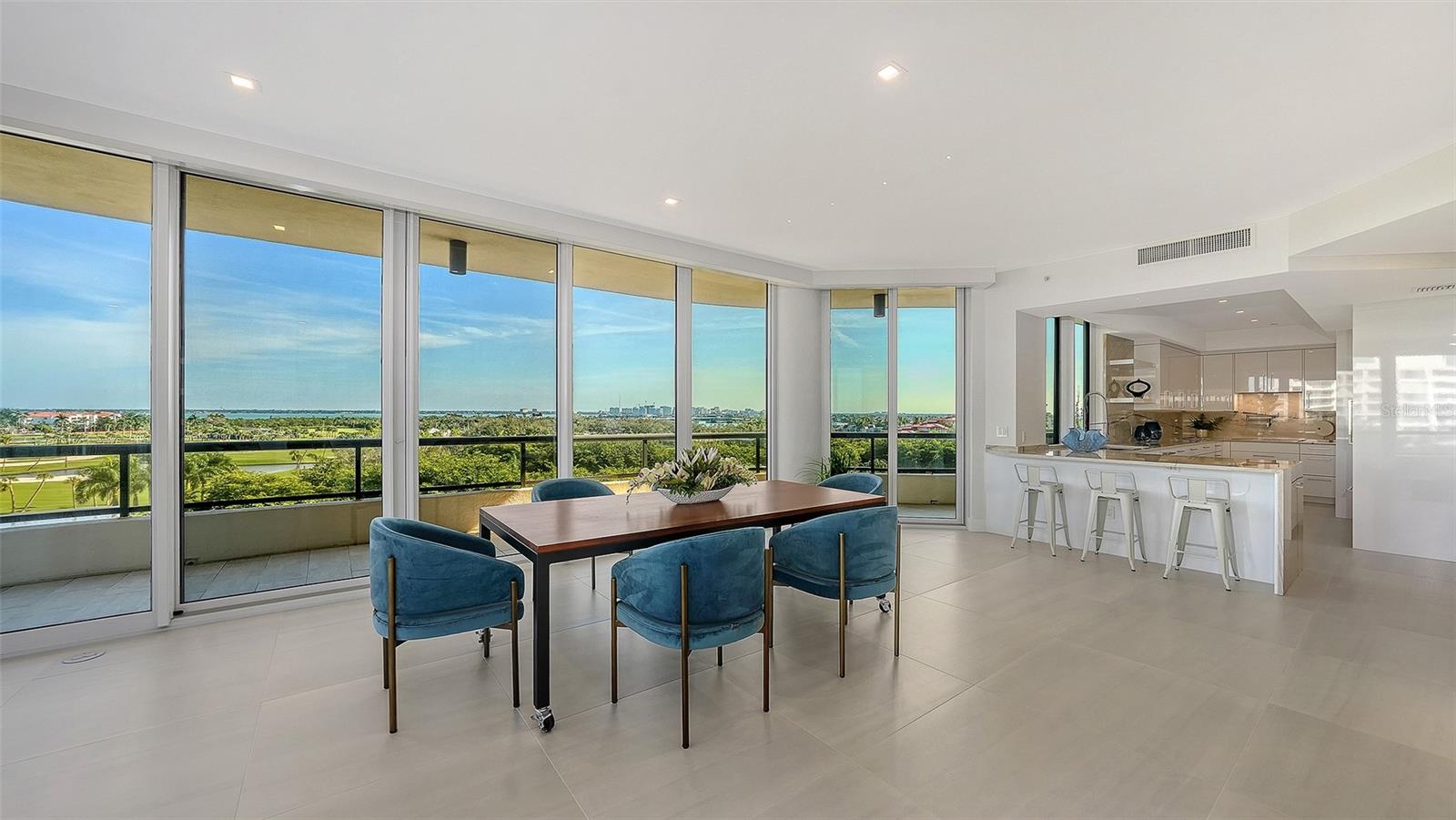 Image 17 of 65 For 415 L Ambiance Drive E507