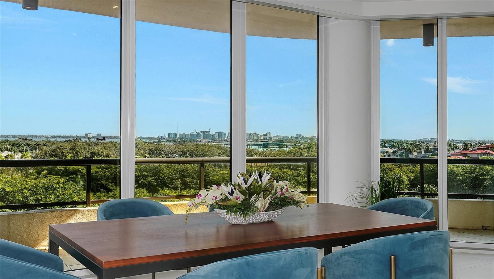 Image 18 of 65 For 415 L Ambiance Drive E507