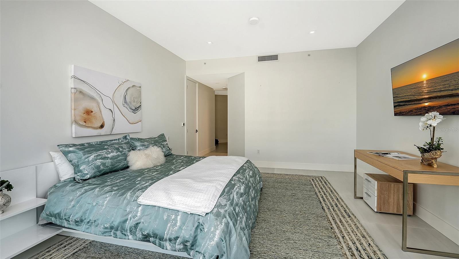 Image 31 of 65 For 415 L Ambiance Drive E507