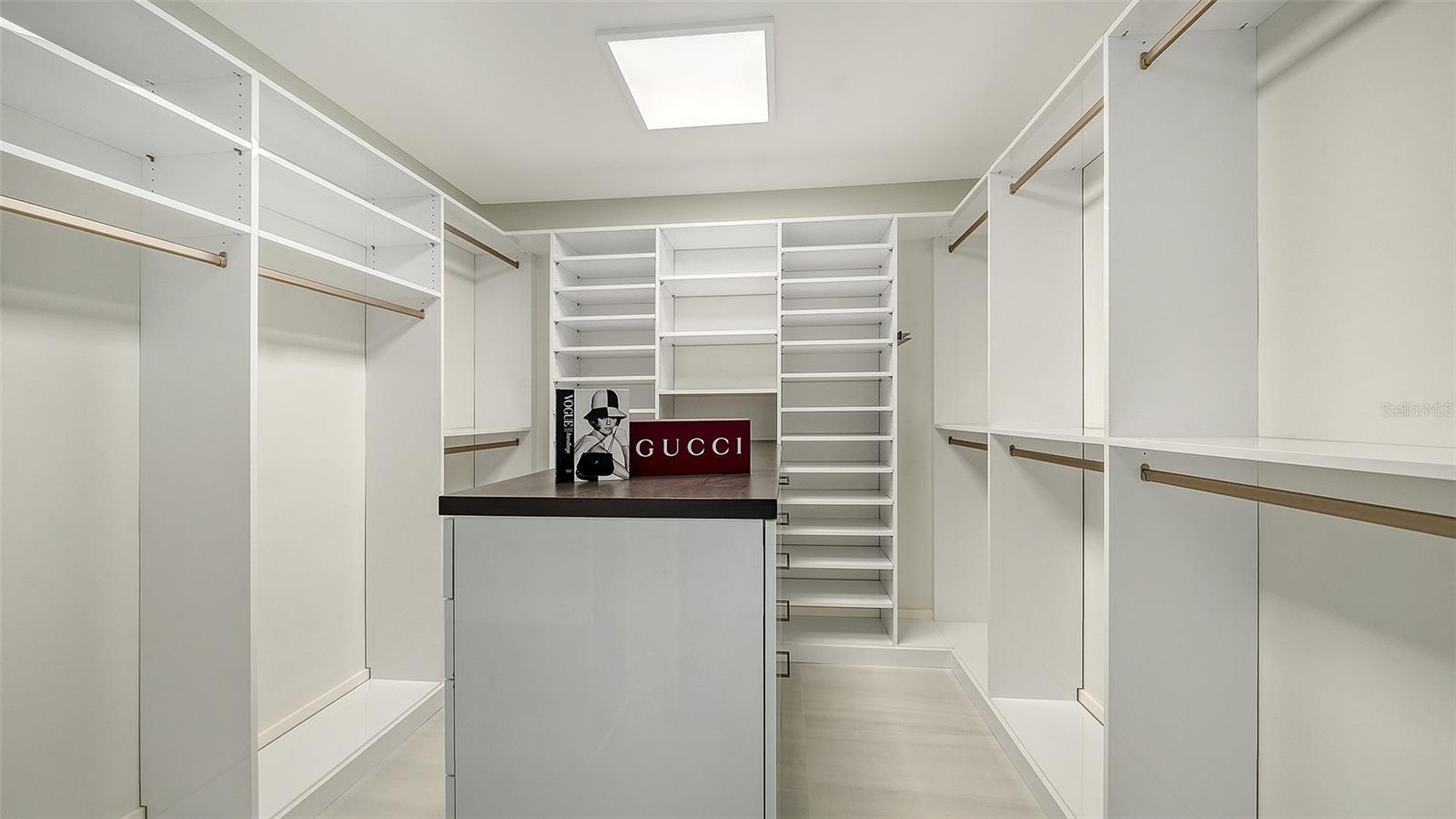 Image 32 of 65 For 415 L Ambiance Drive E507