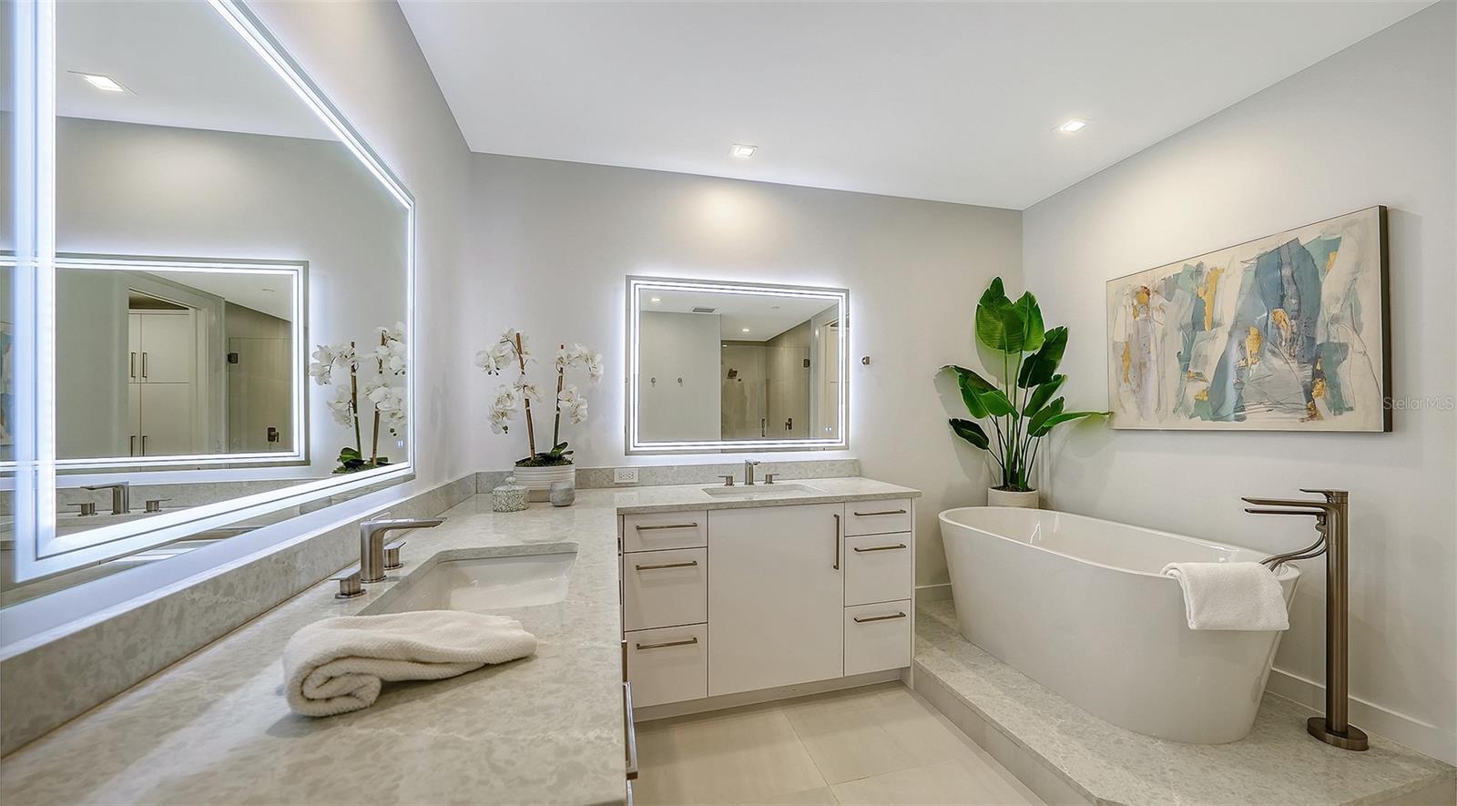 Image 33 of 65 For 415 L Ambiance Drive E507