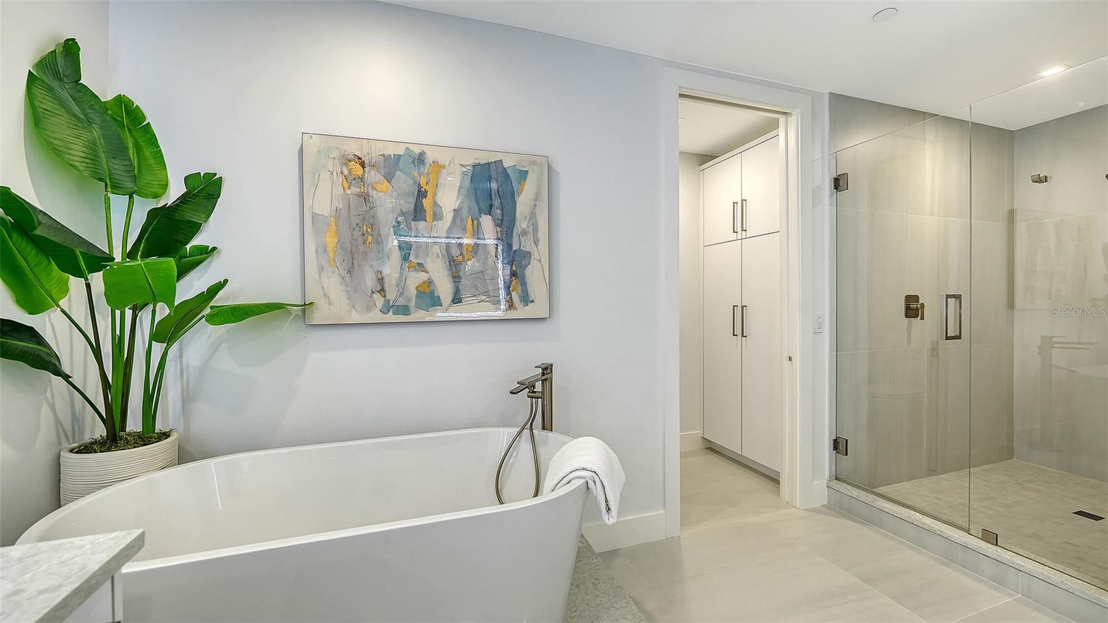 Image 35 of 65 For 415 L Ambiance Drive E507