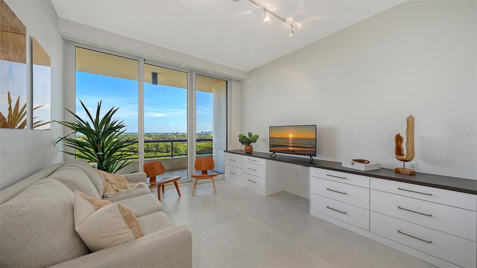 Image 36 of 65 For 415 L Ambiance Drive E507