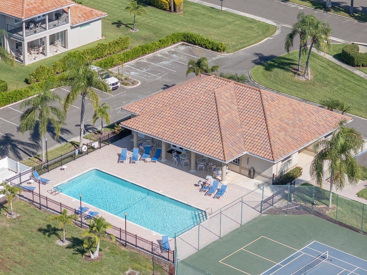 Image 55 of 92 For 1520 3rd Street Circle E