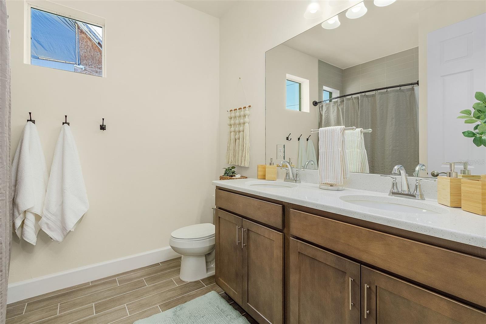 Image 28 of 49 For 2307 18th Street