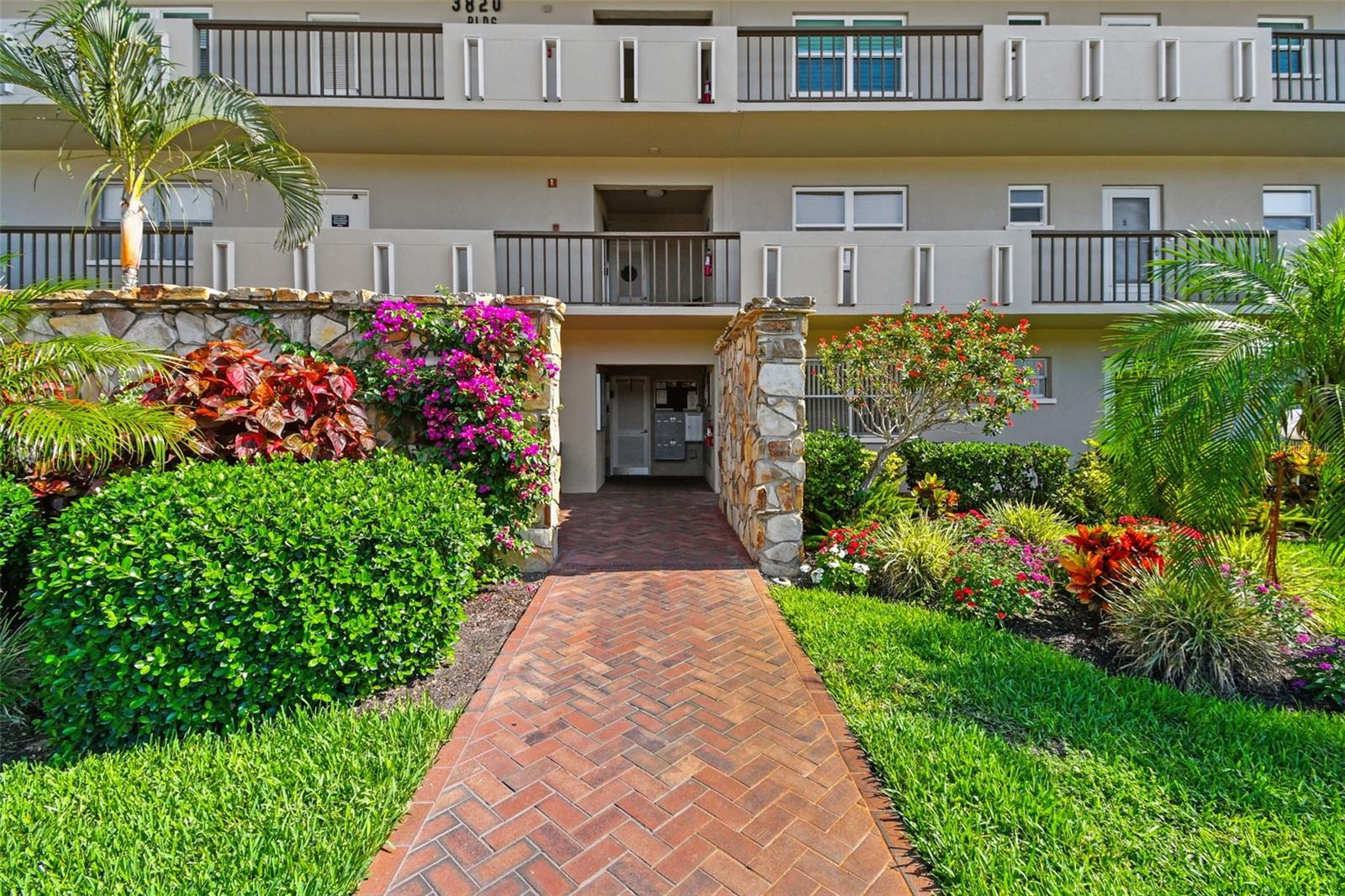 Image 4 of 54 For 3820 Ironwood Lane W 602-i