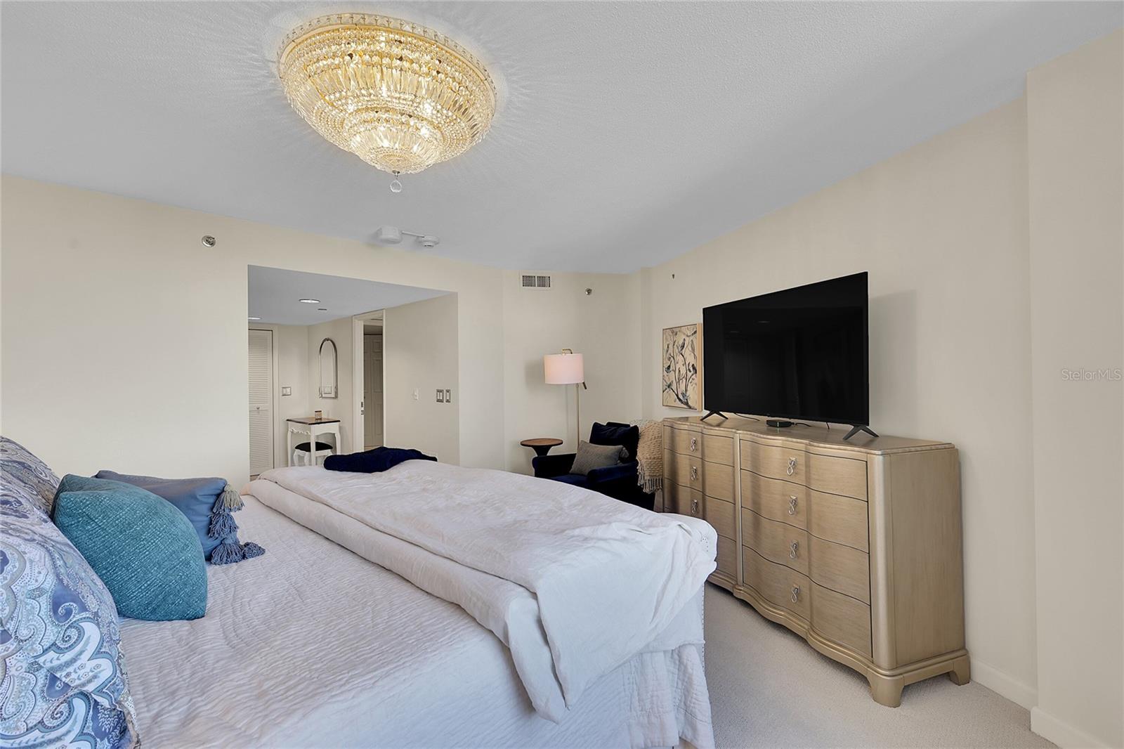 Image 13 of 78 For 775 Longboat Club Road 705