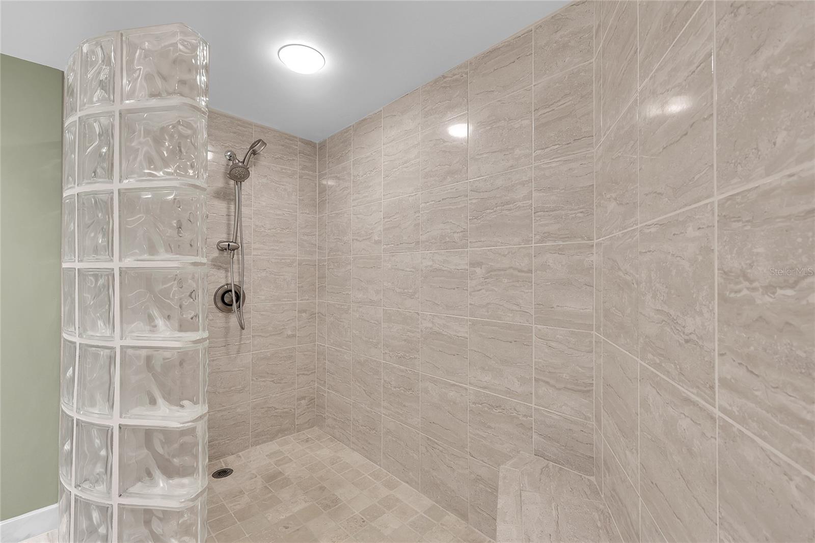 Image 16 of 78 For 775 Longboat Club Road 705