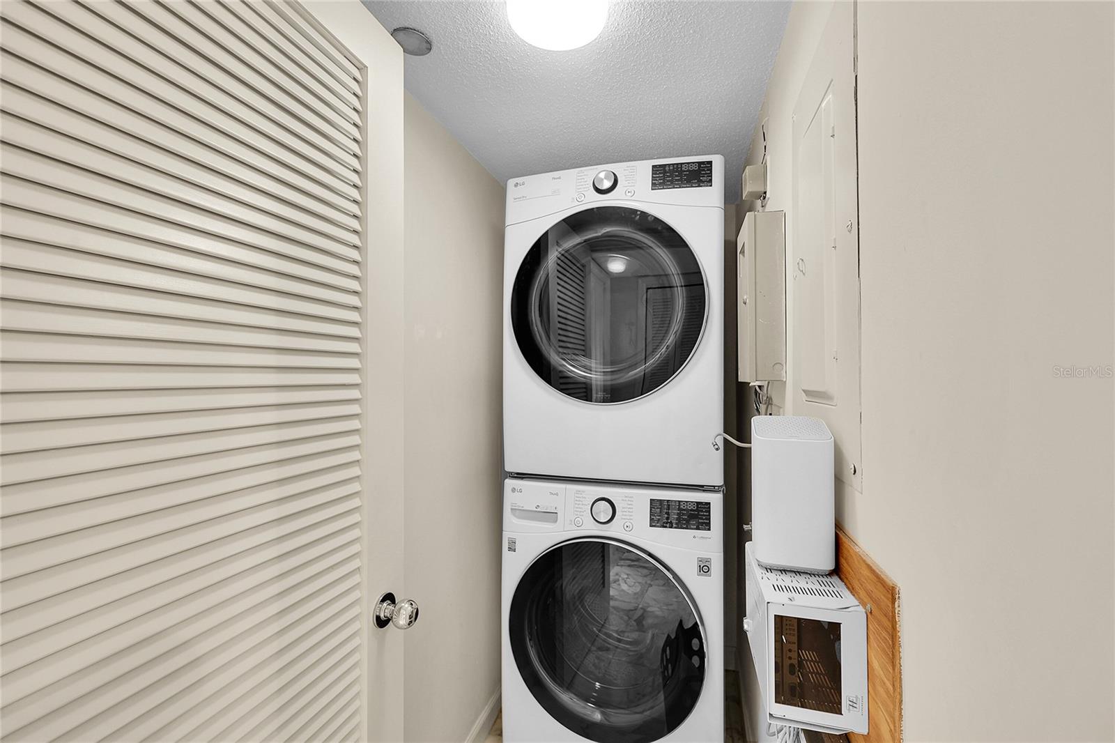 Image 19 of 78 For 775 Longboat Club Road 705