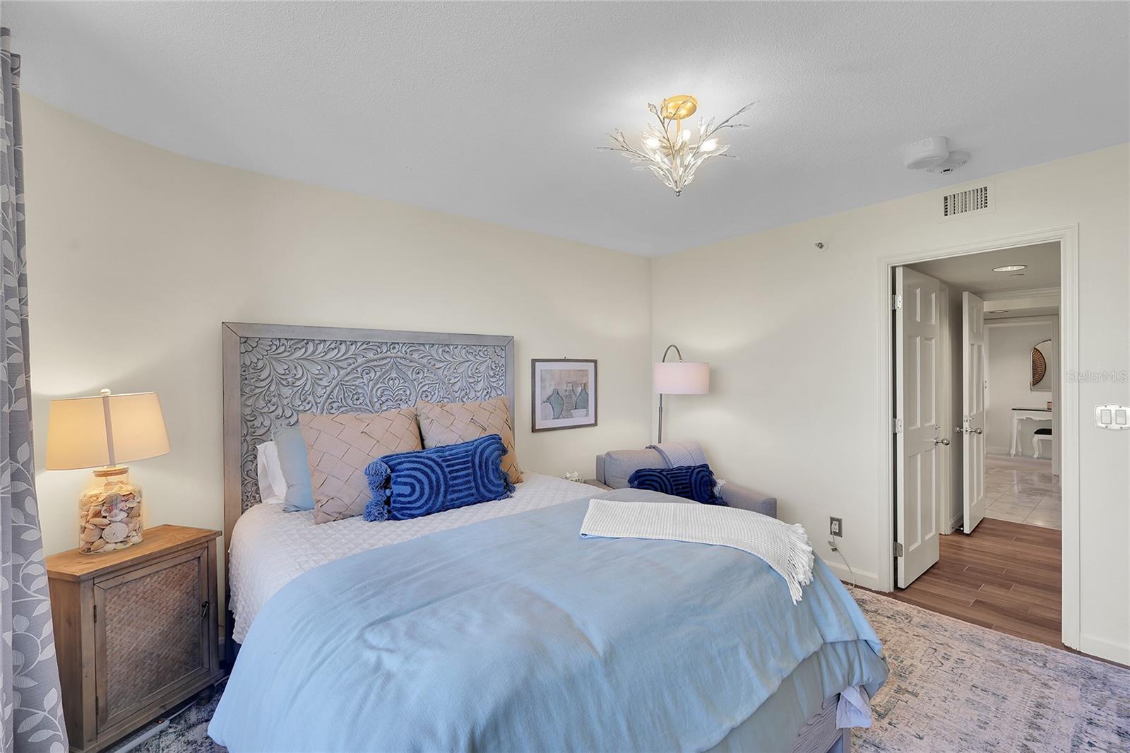 Image 21 of 78 For 775 Longboat Club Road 705