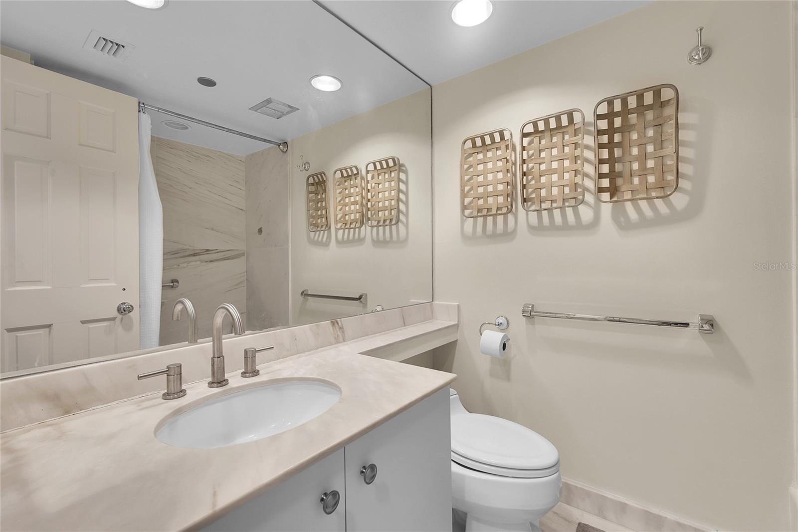 Image 22 of 78 For 775 Longboat Club Road 705