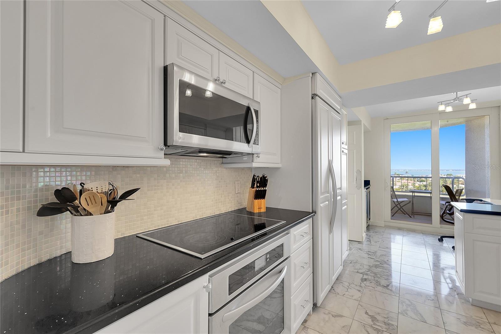 Image 23 of 78 For 775 Longboat Club Road 705