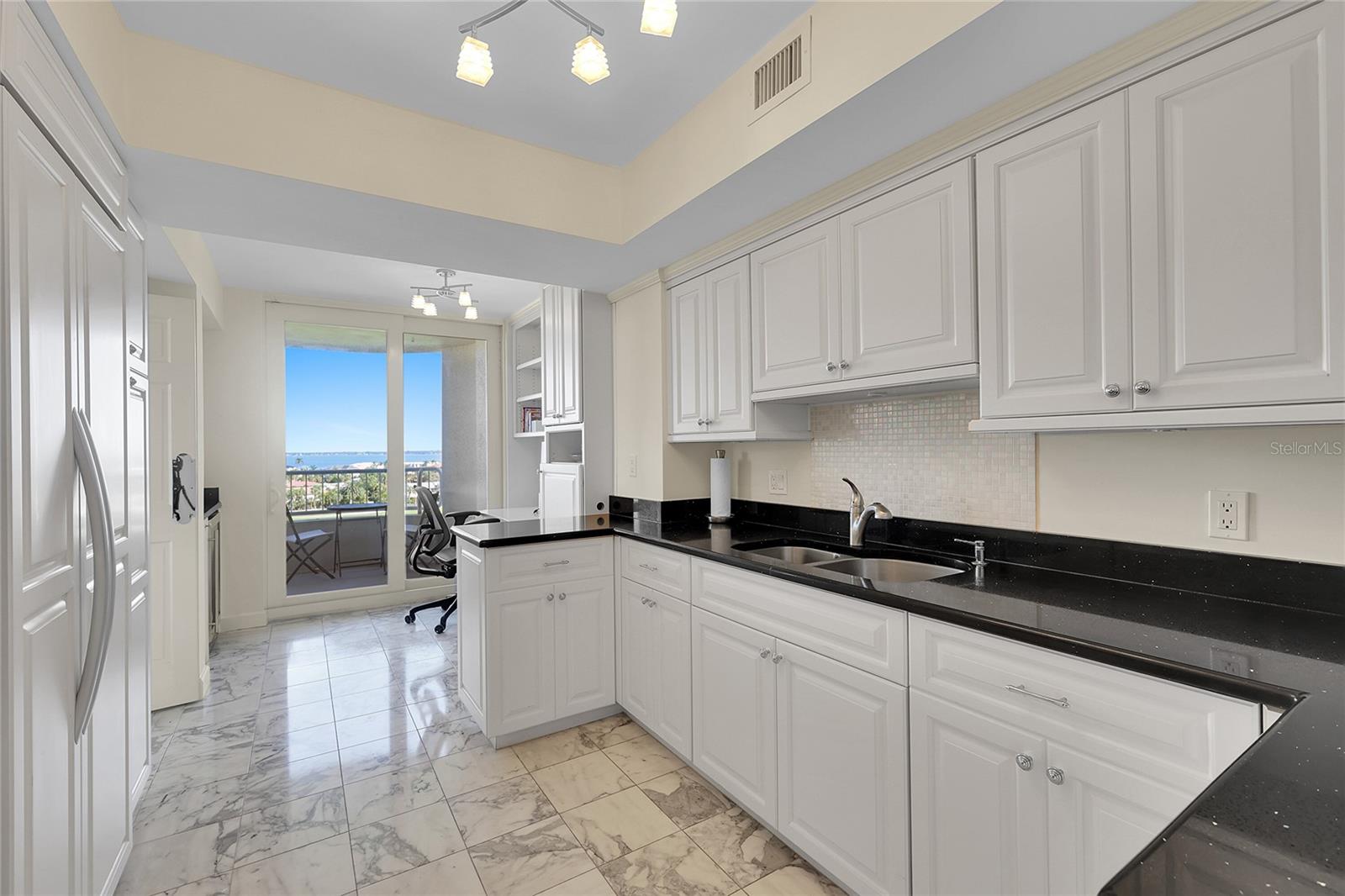 Image 24 of 78 For 775 Longboat Club Road 705