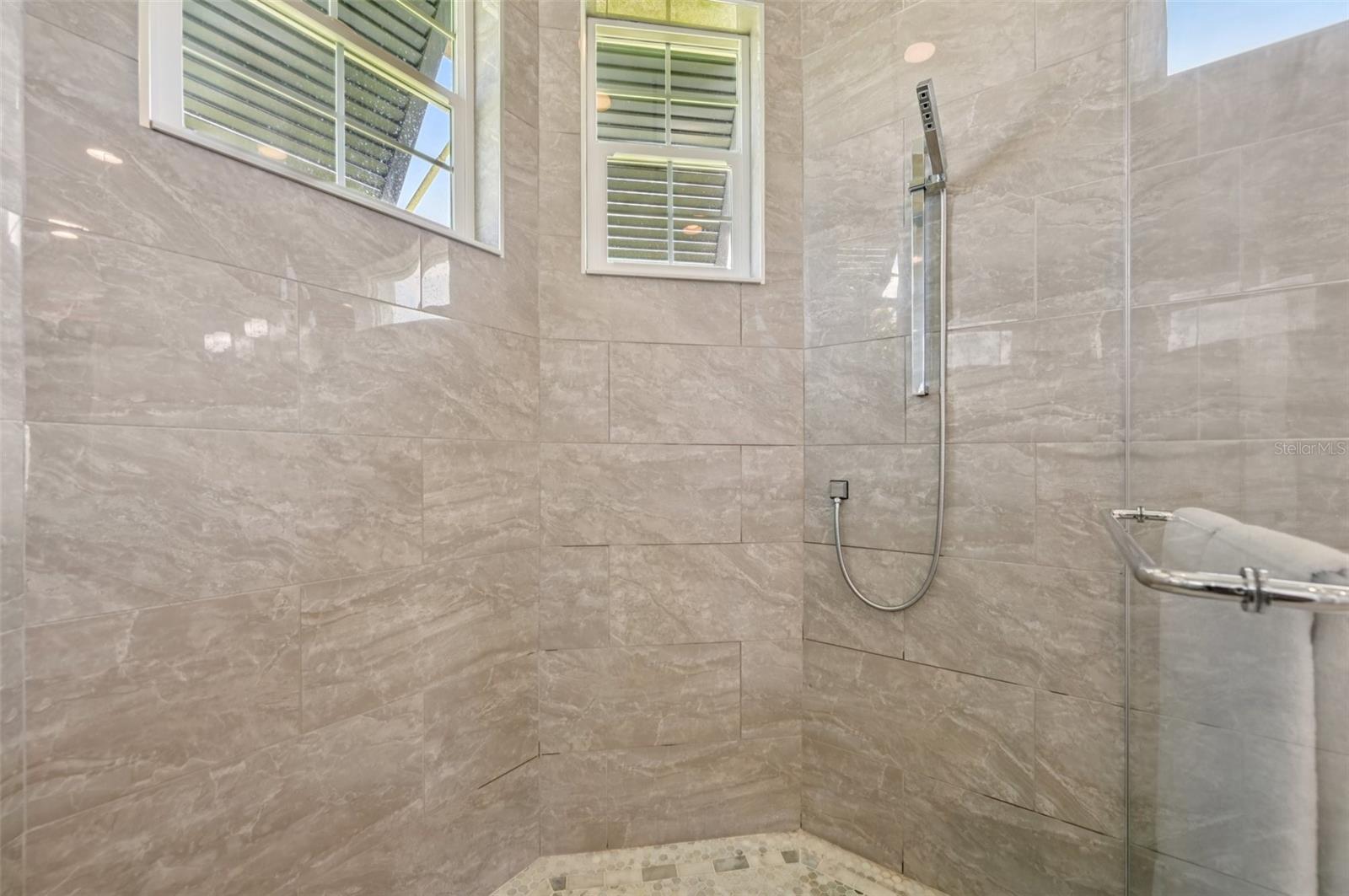 Image 27 of 52 For 609 Colonial Bay Drive