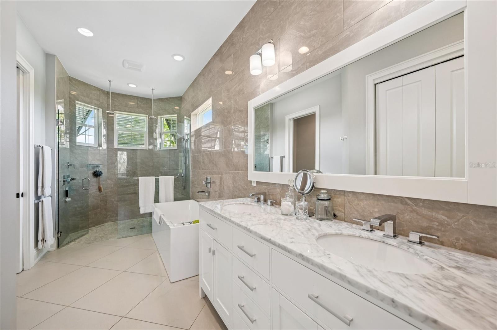 Image 28 of 52 For 609 Colonial Bay Drive