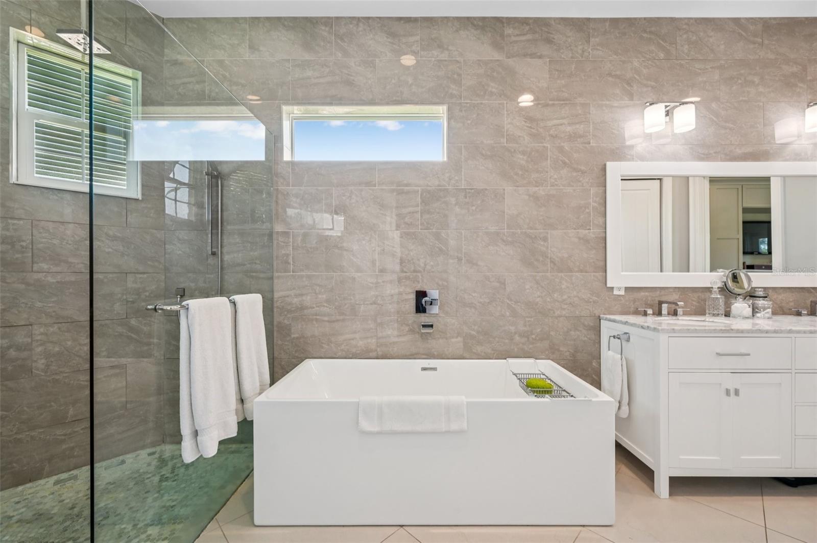 Image 29 of 52 For 609 Colonial Bay Drive