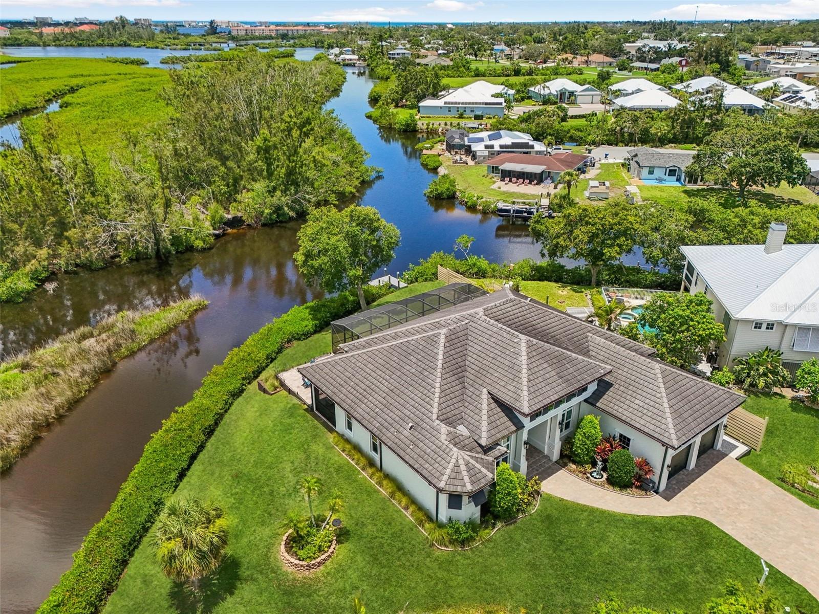 Image 5 of 52 For 609 Colonial Bay Drive