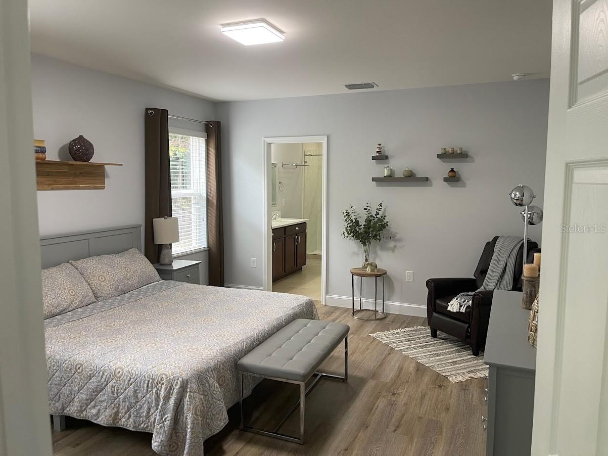 Image 14 of 40 For 690 Hadley Place E