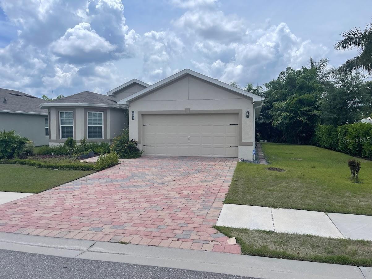 Image 2 of 40 For 690 Hadley Place E