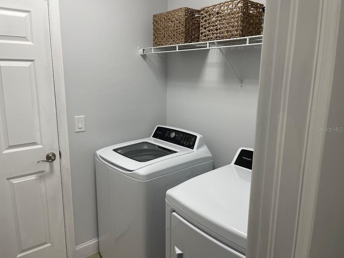 Image 22 of 40 For 690 Hadley Place E