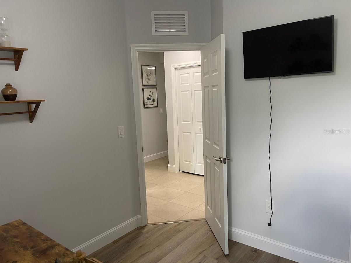 Image 26 of 40 For 690 Hadley Place E