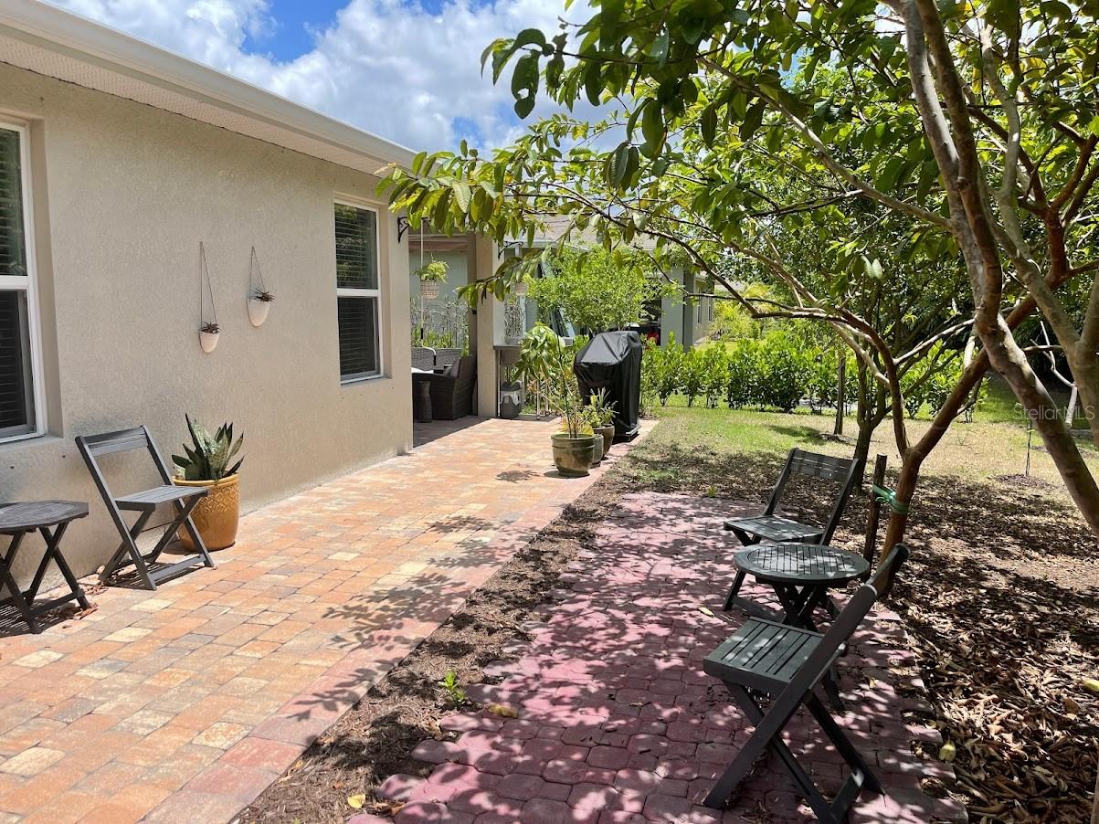 Image 37 of 40 For 690 Hadley Place E