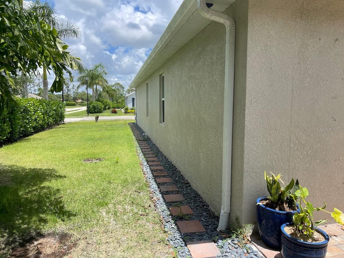 Image 38 of 40 For 690 Hadley Place E