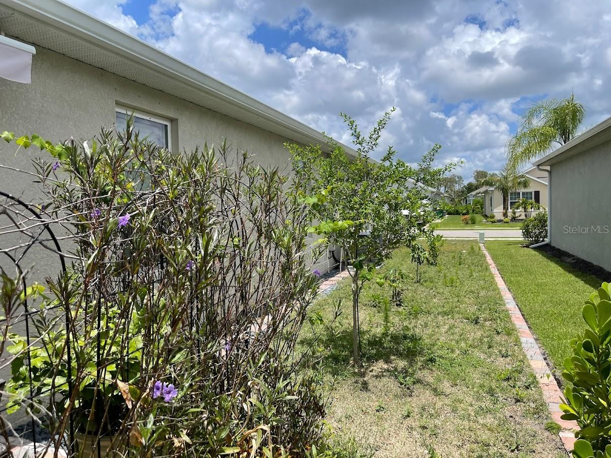 Image 40 of 40 For 690 Hadley Place E