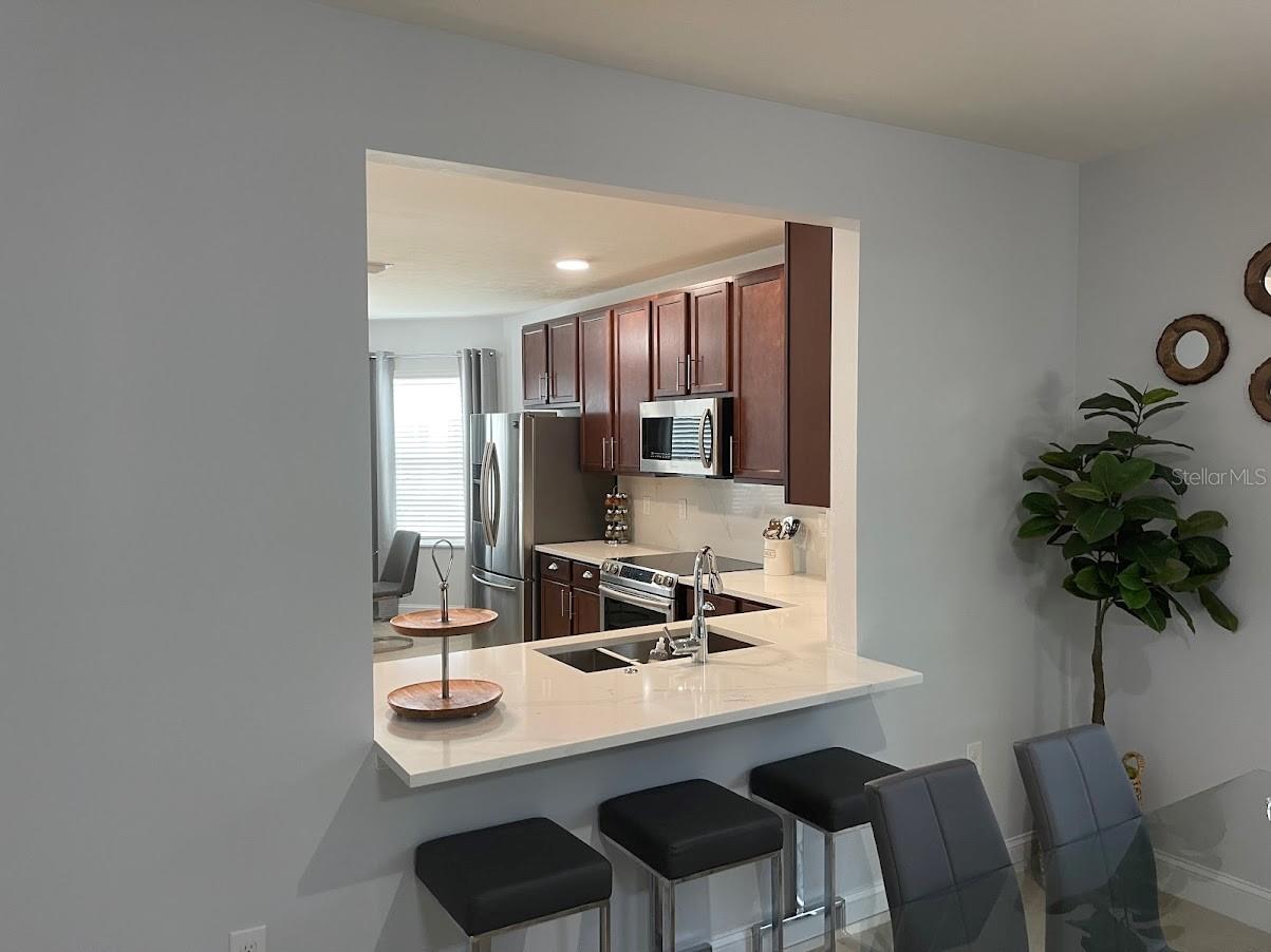 Image 7 of 40 For 690 Hadley Place E