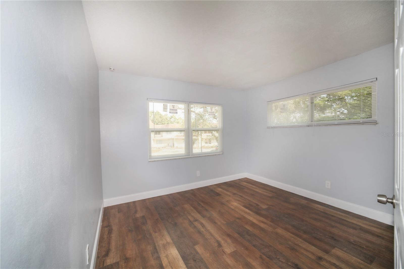 Image 16 of 19 For 331 Amherst Avenue 56