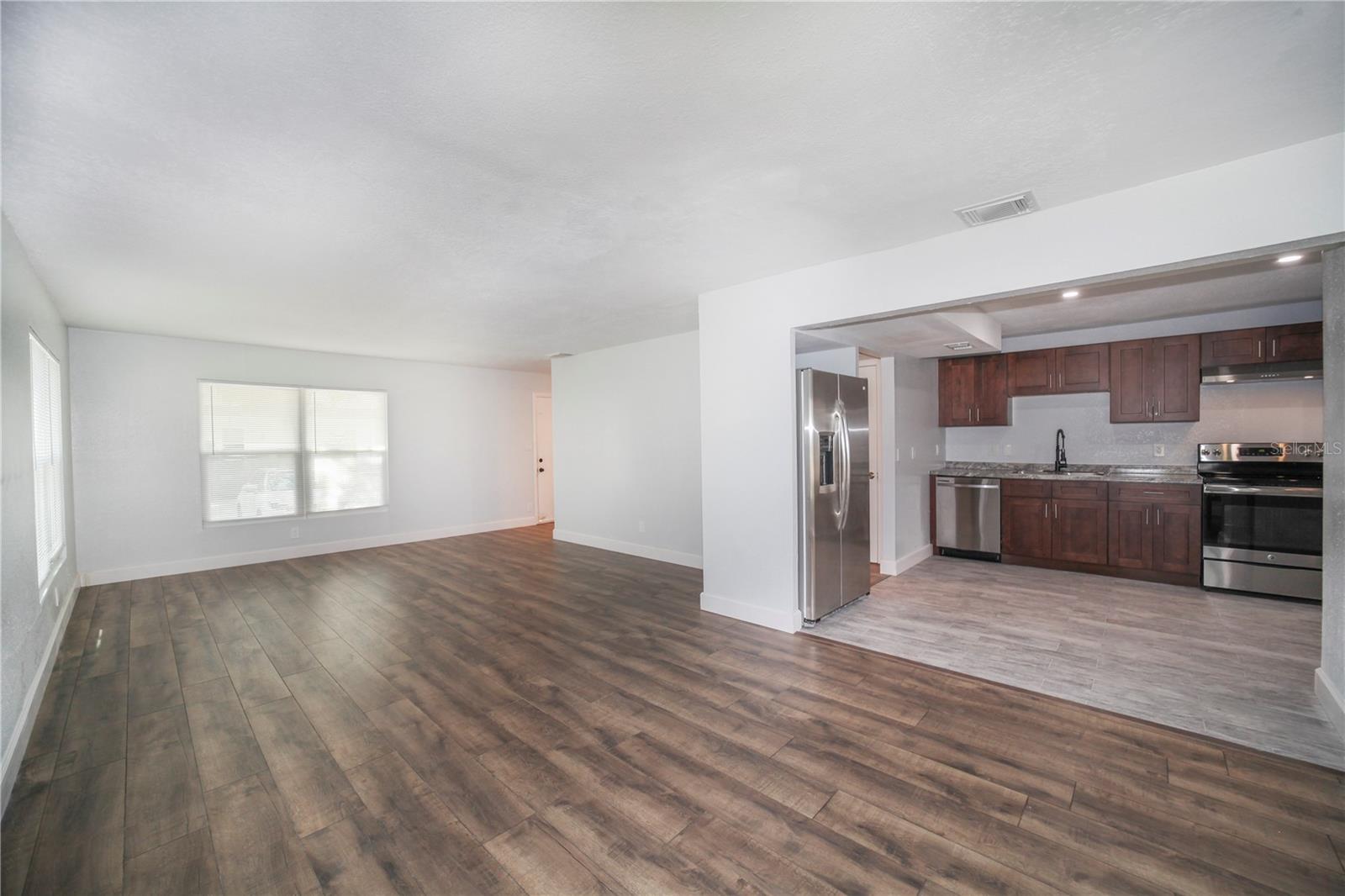 Image 5 of 19 For 331 Amherst Avenue 56