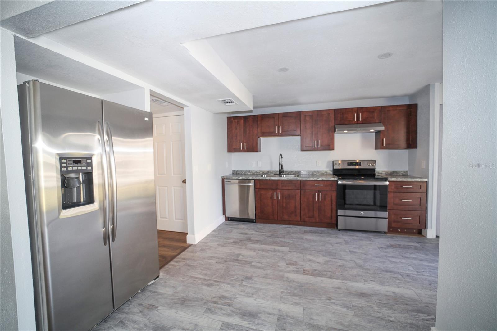 Image 7 of 19 For 331 Amherst Avenue 56